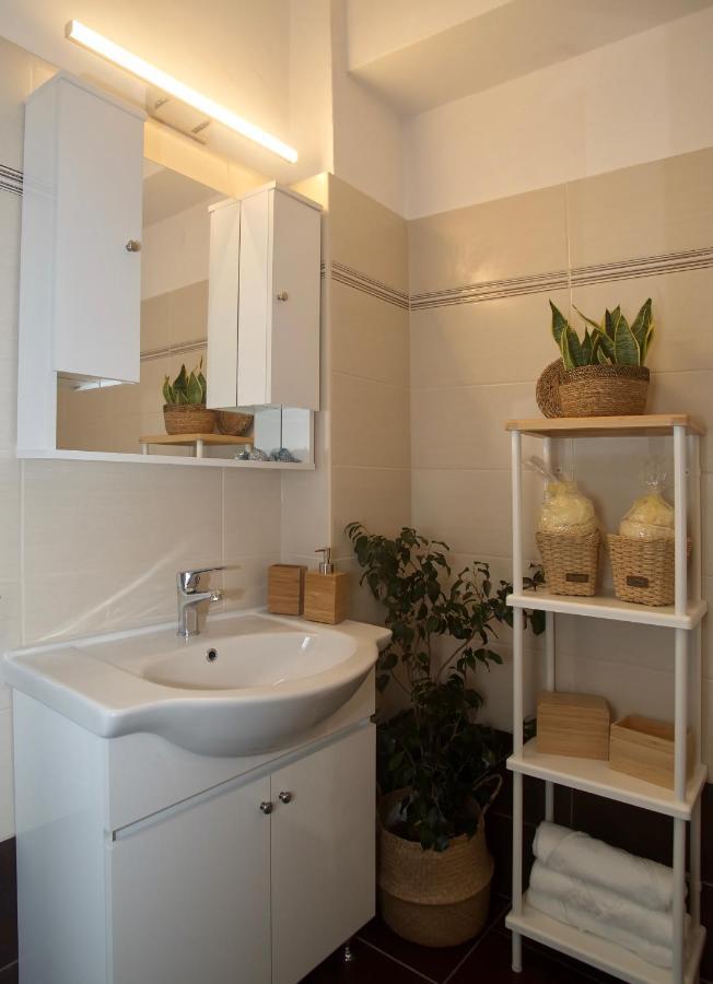 The Bluehouse - Spacious Top Floor Flat With Parking, By Mon Repos Beach Corfu  Exterior photo