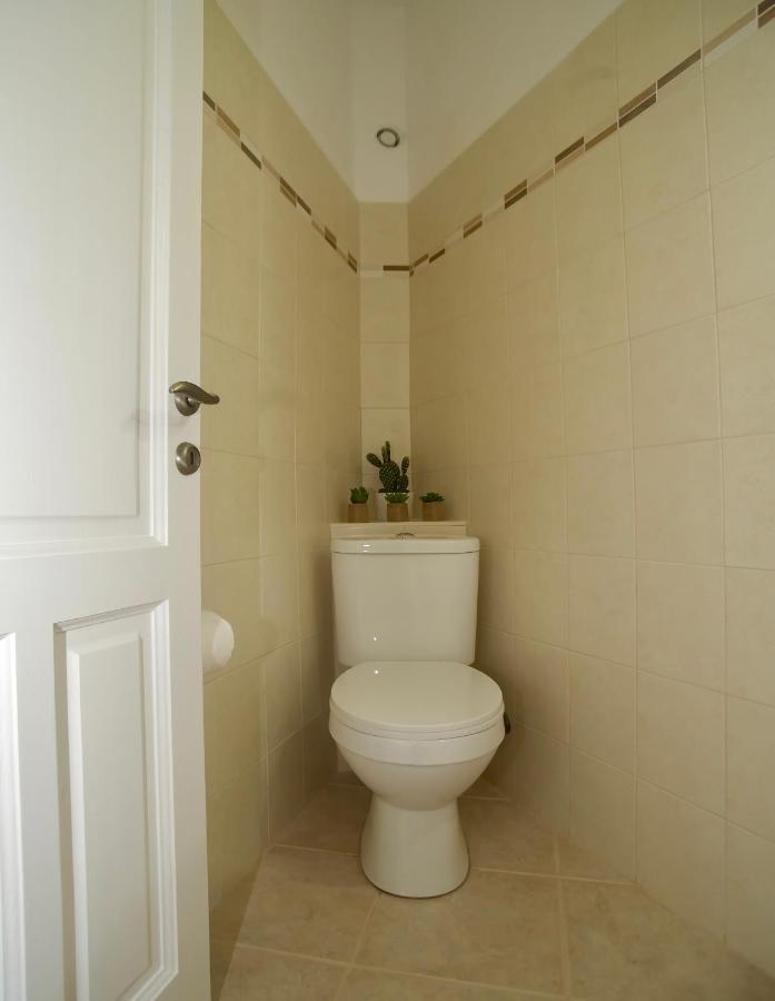 The Bluehouse - Spacious Top Floor Flat With Parking, By Mon Repos Beach Corfu  Exterior photo