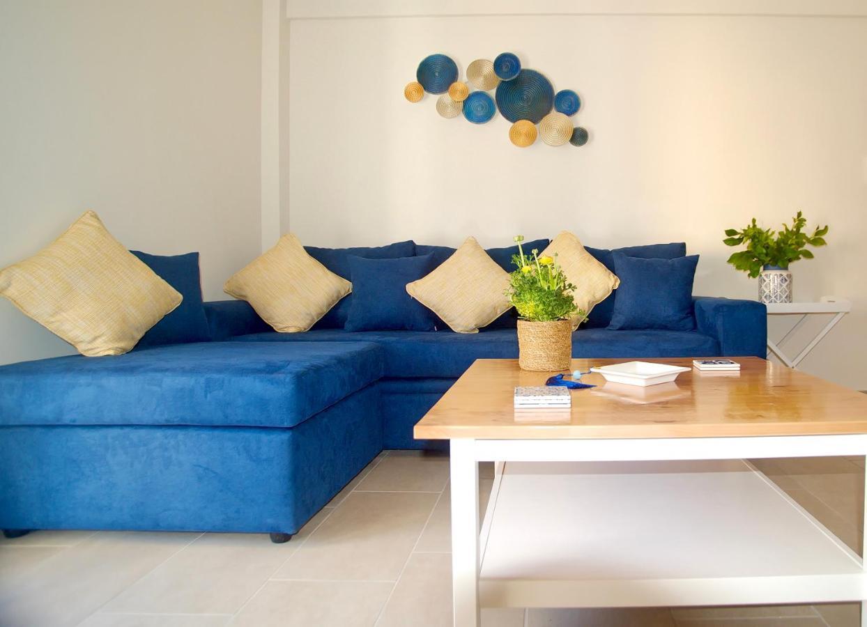 The Bluehouse - Spacious Top Floor Flat With Parking, By Mon Repos Beach Corfu  Exterior photo