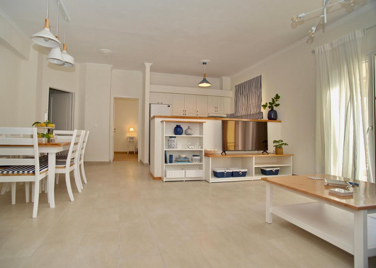 The Bluehouse - Spacious Top Floor Flat With Parking, By Mon Repos Beach Corfu  Exterior photo