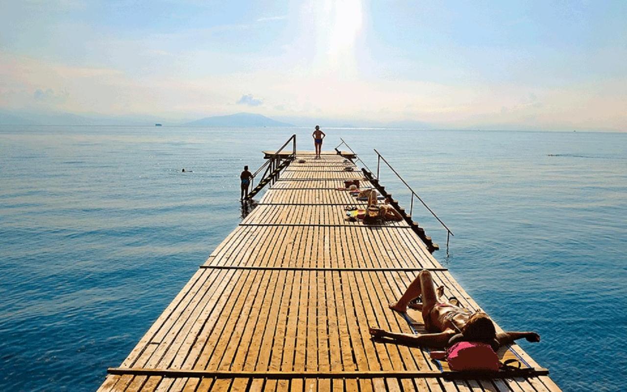 The Bluehouse - Spacious Top Floor Flat With Parking, By Mon Repos Beach Corfu  Exterior photo